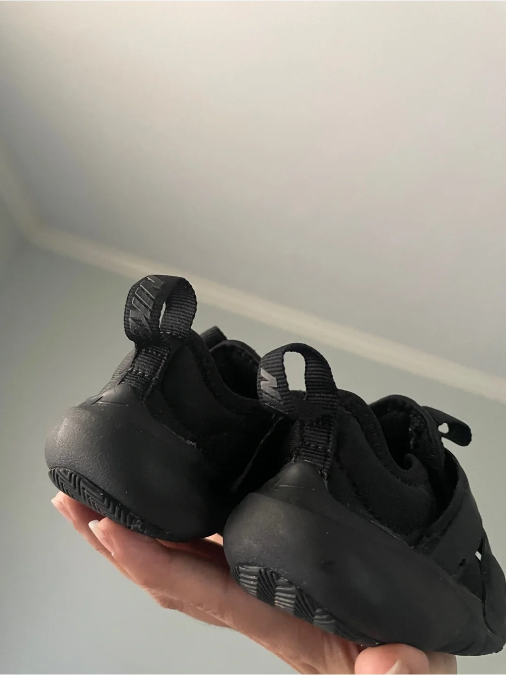 Nike Kids Black Hook-and-Loop Athletic Sneakers